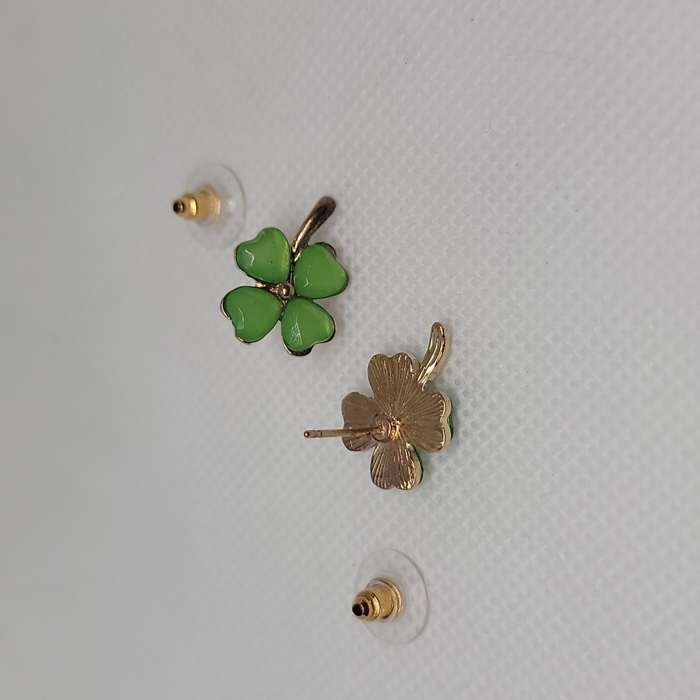 Four Leaf Clover Stud Earrings Green KC Golden Plated New - Picture 3 of 6